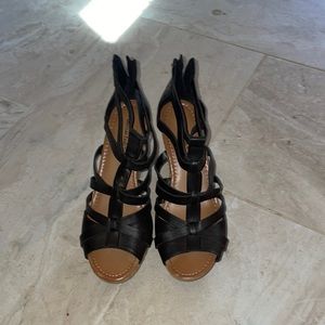 Size 7.5 black with brown heel 3in heel.